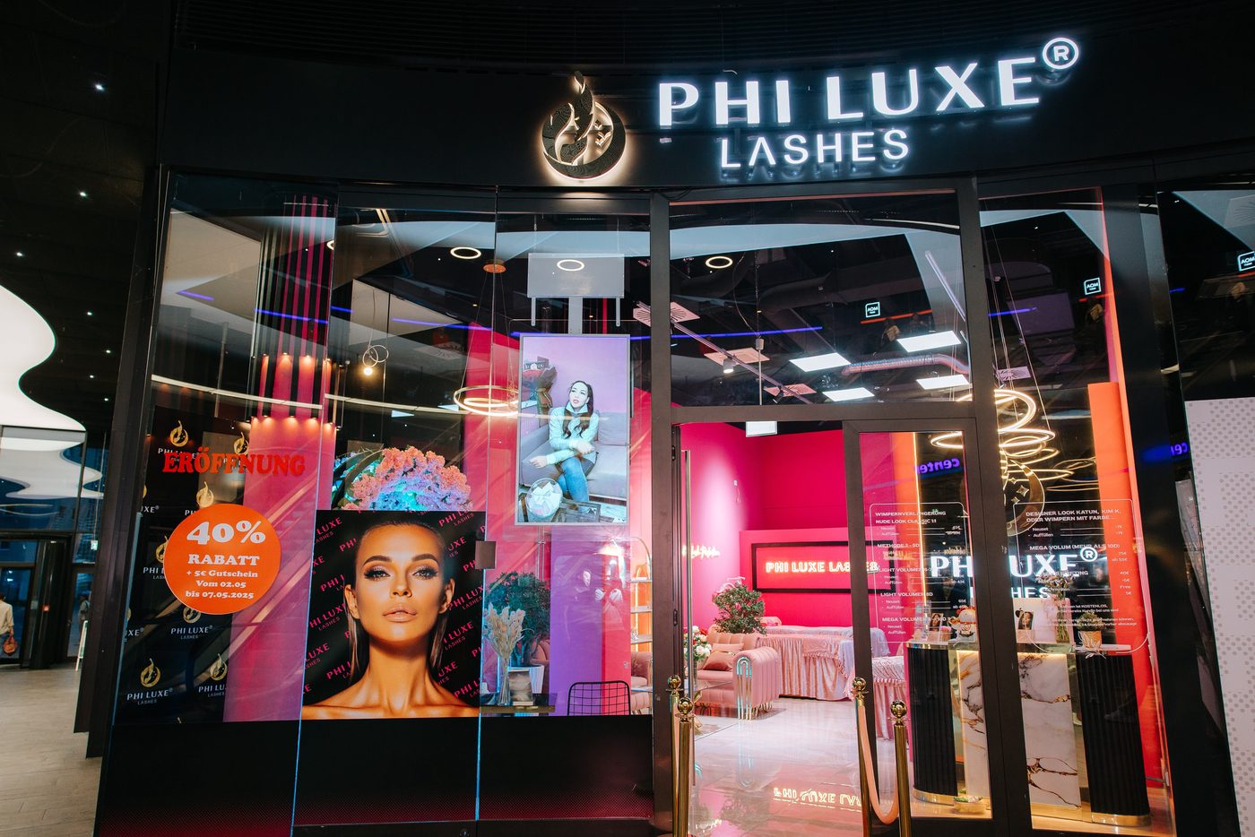 Studio bei Nacht, PHI LUXE LASHES®