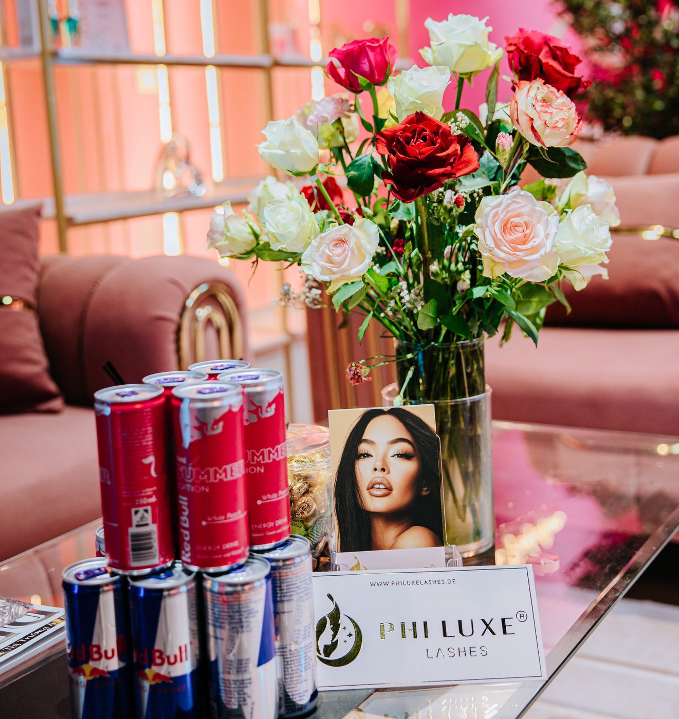Getränke aufs Haus, PHI LUXE LASHES®